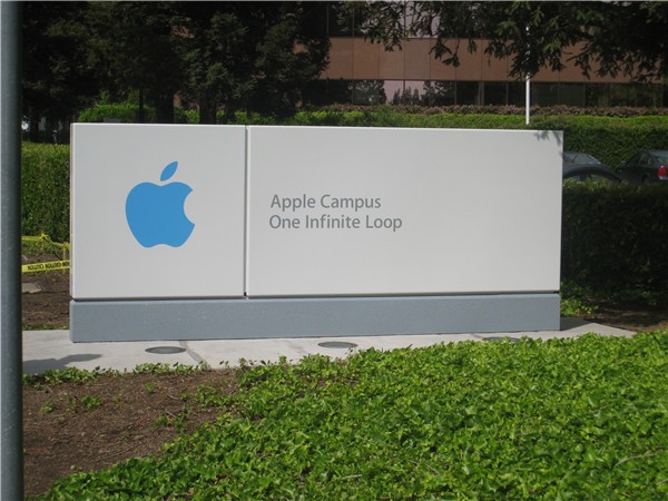 Акции компании Apple покорили новую высоту – 700 долларов