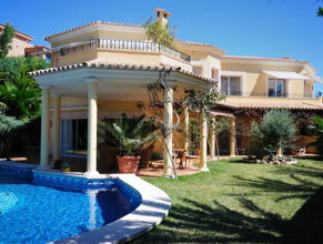 Покупка недвижимости в Испании: особенности оформления и способы оплаты