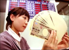Стремительное падение японской валюты