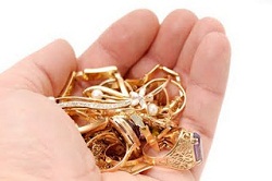 Инвестиции в золотые украшения. Вы их носите – стоимость увеличивается.